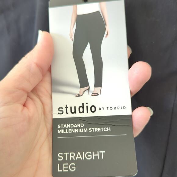 NWT Studio by Torrid Pants Womens 26 Straight Black Deluxe Stretch Trouser - Picture 4 of 7